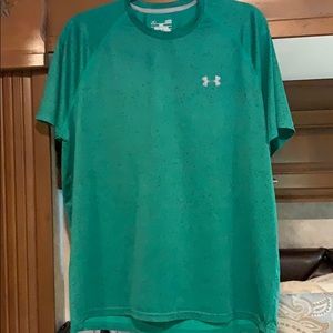 Men’s loose fit athletic shirt